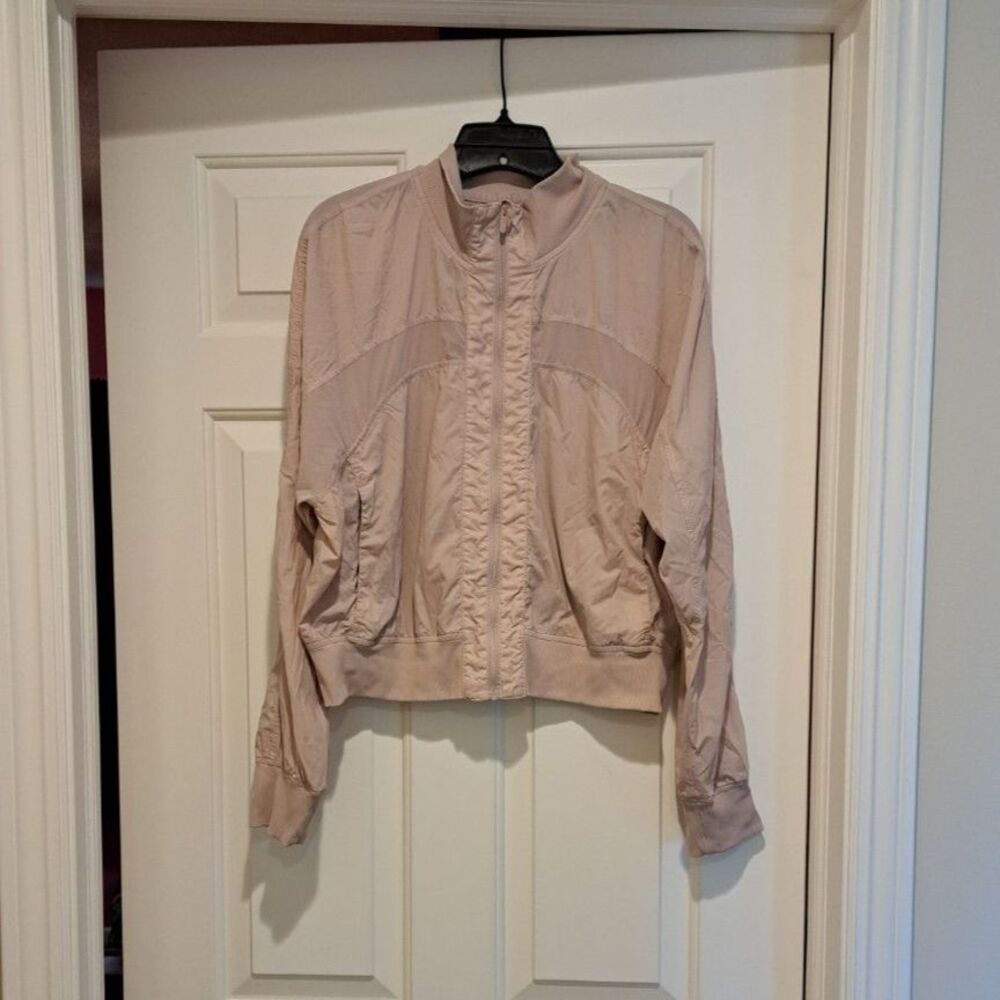 Lululemon Athletica Serve It Light Weight Jacket Light Pink Blush Women’s Size 8